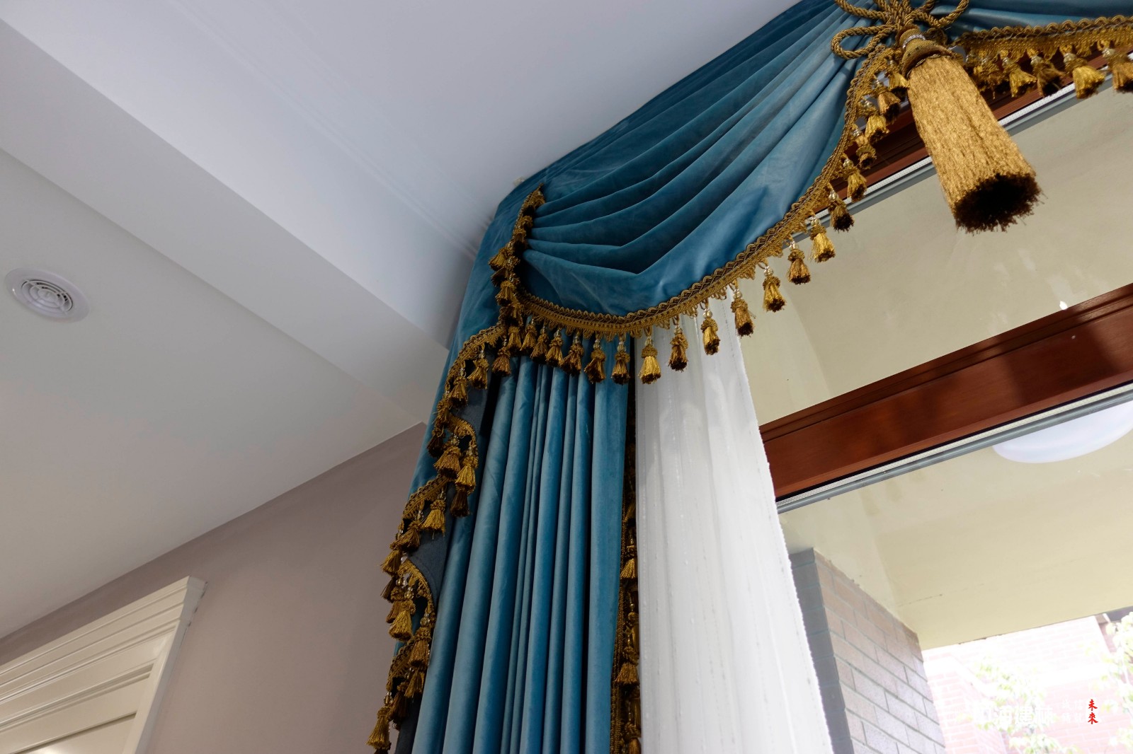 别墅装修设计施工400平米简欧风格装修实景案例-窗帘软装配饰实景图