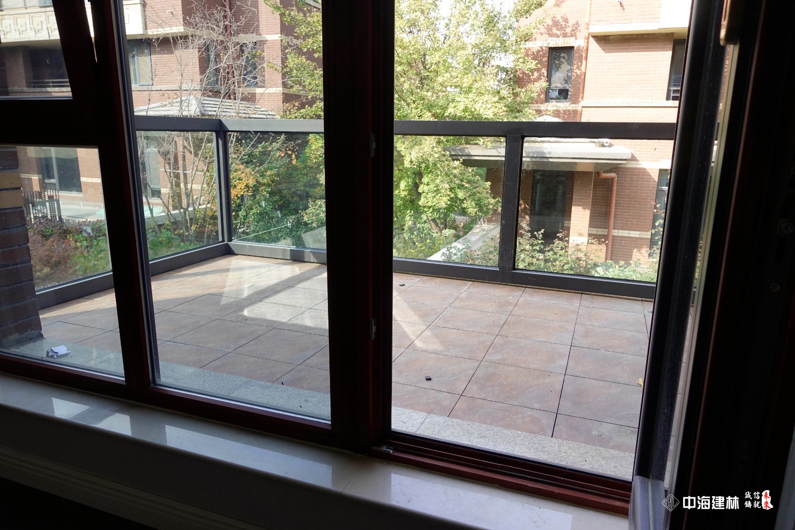 别墅装修设计施工400平米简欧风格装修实景案例-室外阳台实景图